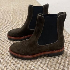 Vince Carmine Suede Chelsea boot in Army Green